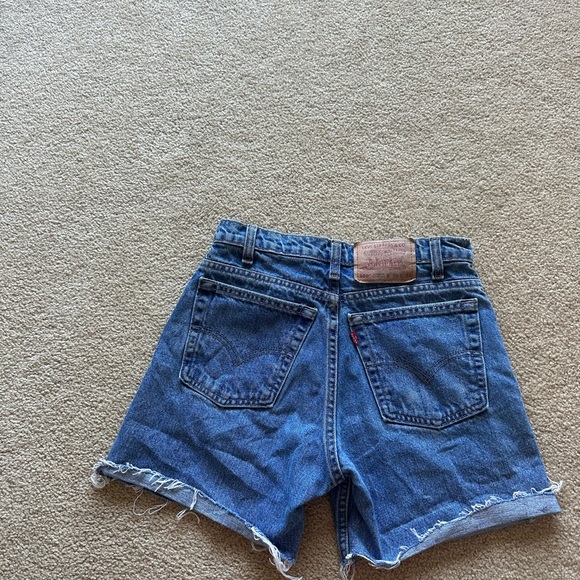 Vintage Levi shorts - Picture 2 of 3